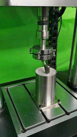 1636618029670353.jpg 往復(fù)疲勞試驗(yàn)機(jī)1.jpg