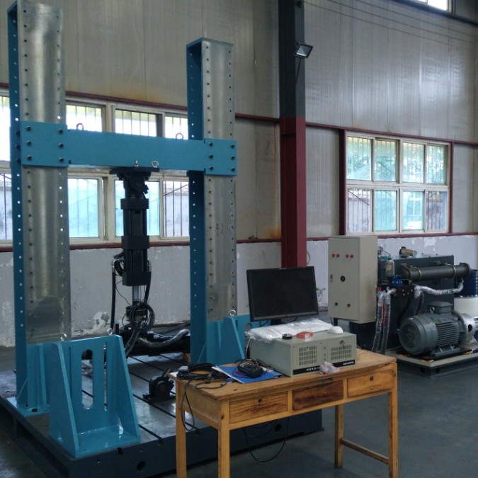 1669946797555720.jpg 汽車配件三角臂反復加載疲勞試驗機.JPG